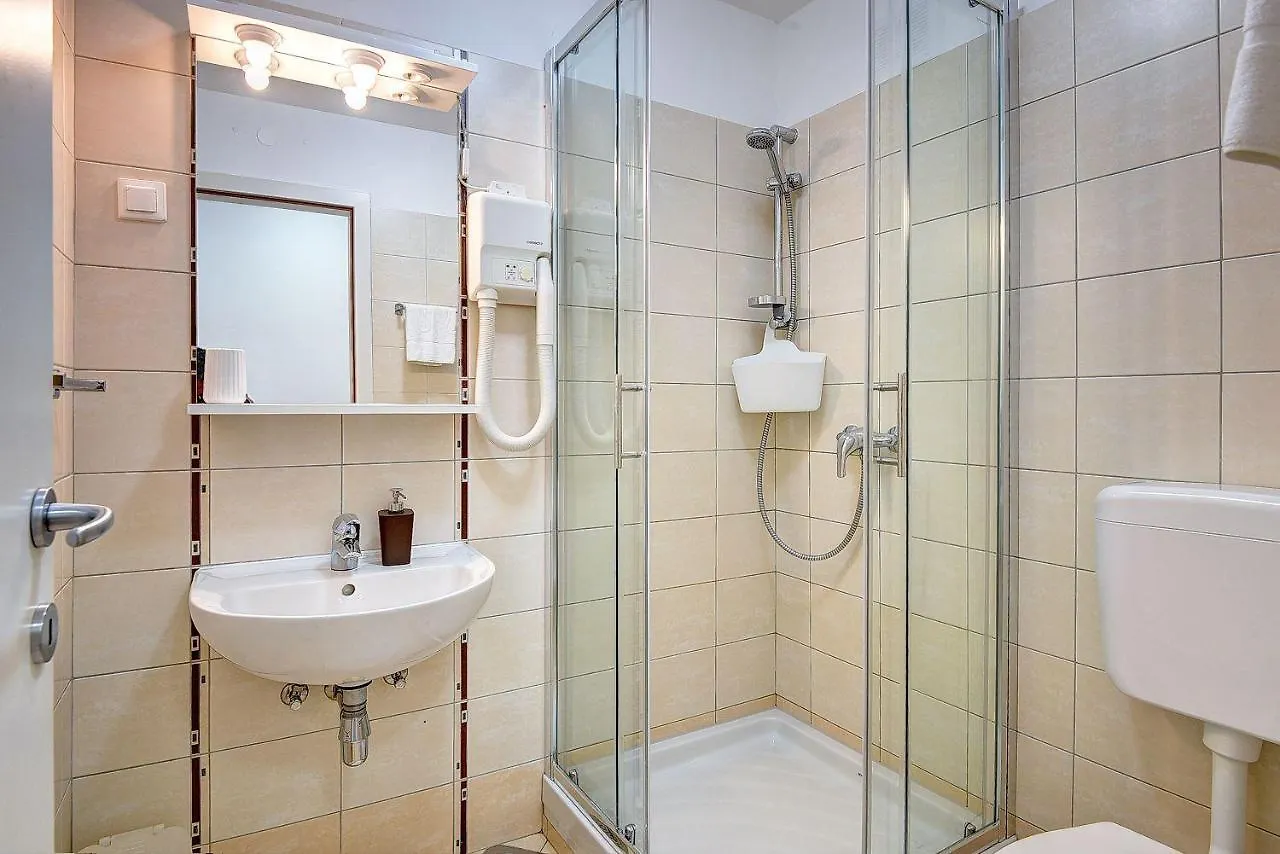 וינקורן Grosse Wohnung Mit 2 Kuechen, 3 Schlafzimmer 0*,  קרואטיה