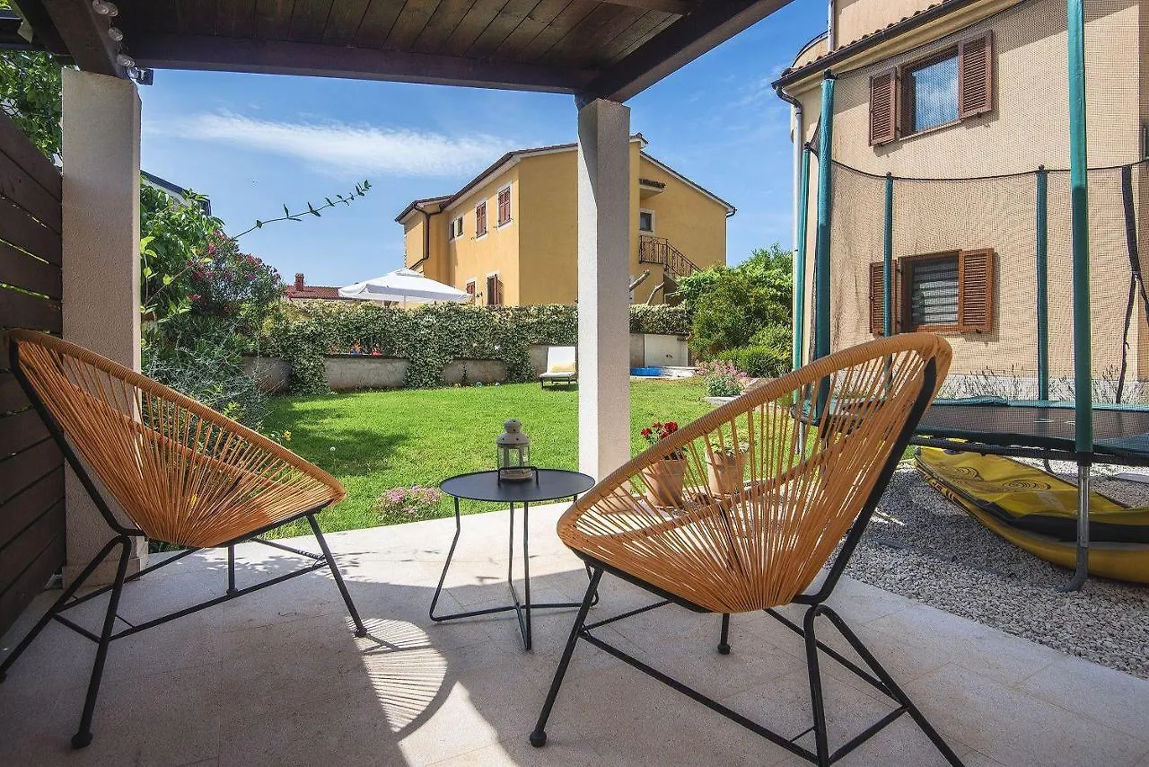 Grosse Wohnung Mit 2 Kuechen, 3 Schlafzimmer Vinkuran Croatia