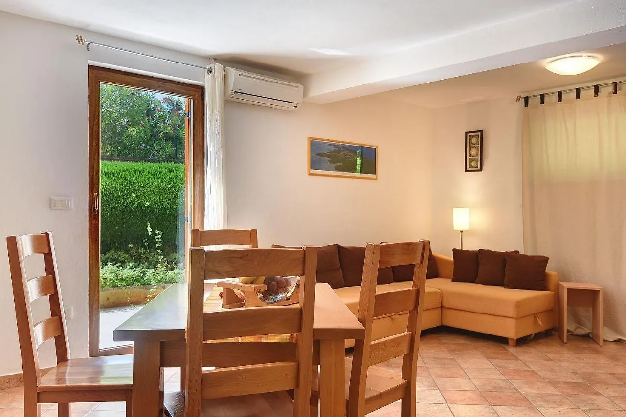 Grosse Wohnung Mit 2 Kuechen, 3 Schlafzimmer Vinkuran Croatia