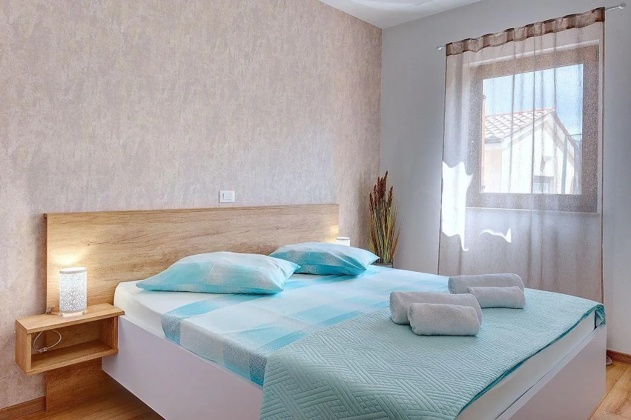 Grosse Wohnung Mit 2 Kuechen, 3 Schlafzimmer Vinkuran 0*,