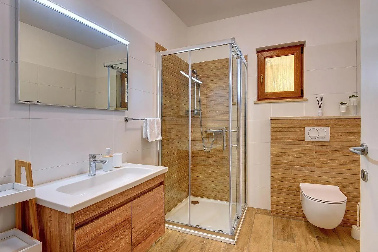 Apartment Grosse Wohnung Mit 2 Kuechen, 3 Schlafzimmer Vinkuran Croatia