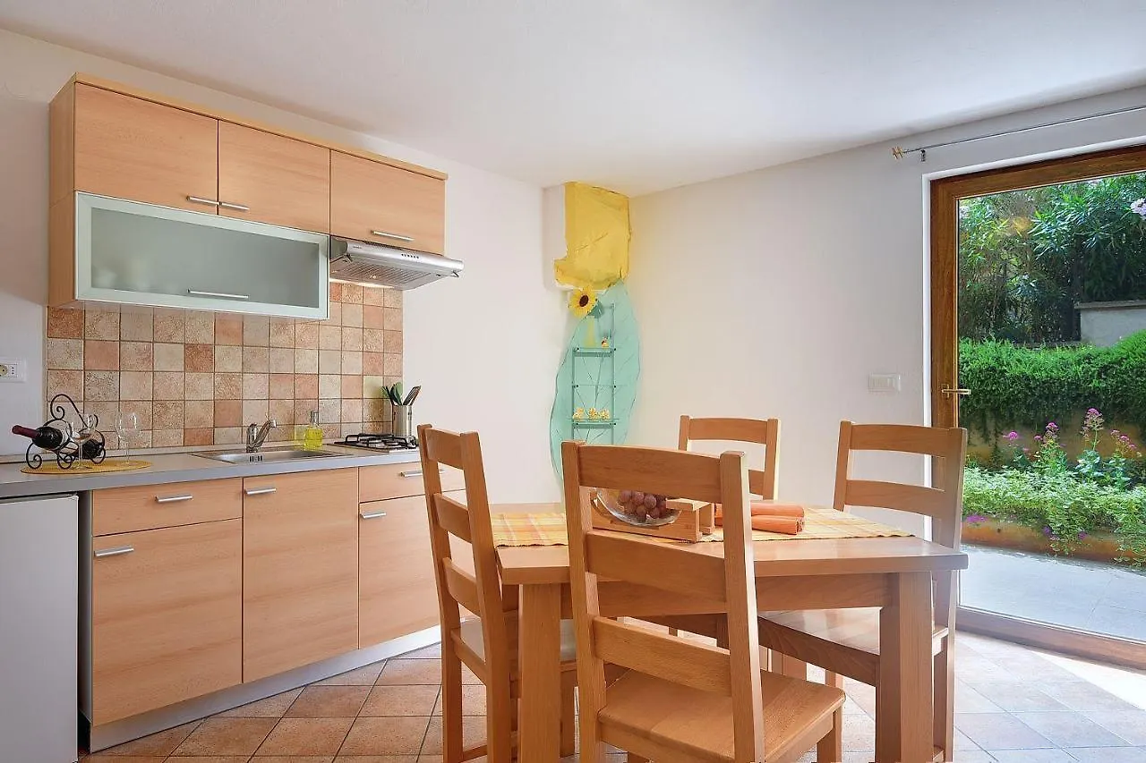 Grosse Wohnung Mit 2 Kuechen, 3 Schlafzimmer Vinkuran Apartment