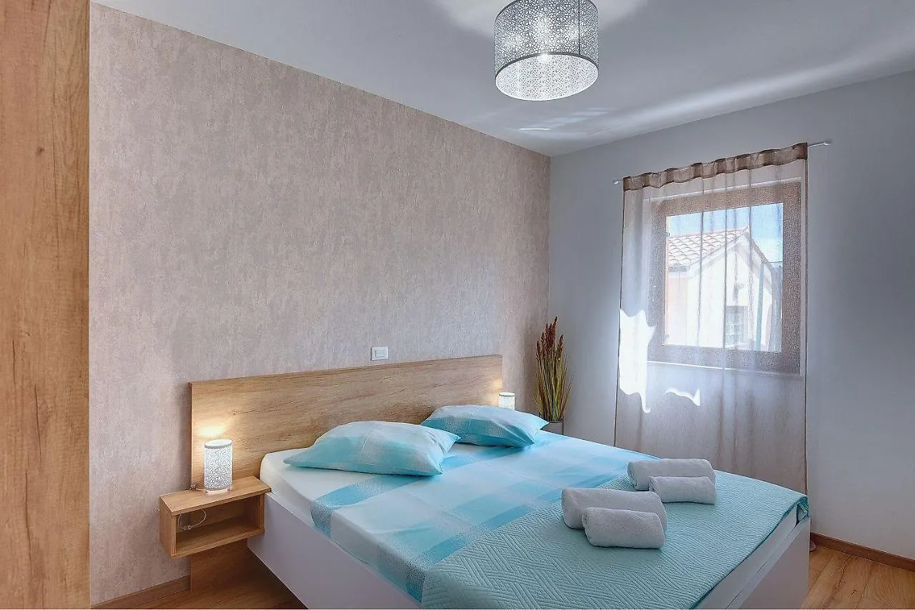 Apartment Grosse Wohnung Mit 2 Kuechen, 3 Schlafzimmer Vinkuran