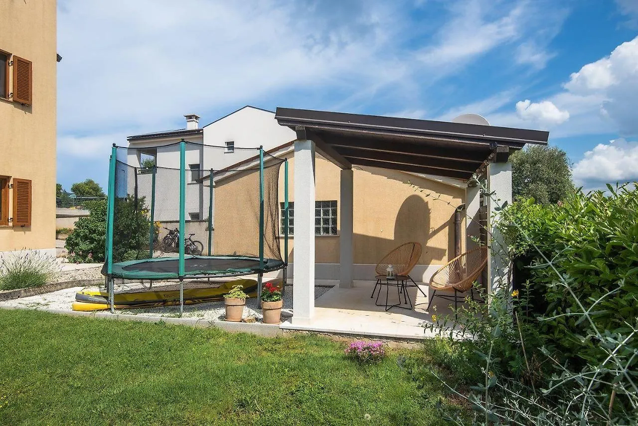 Grosse Wohnung Mit 2 Kuechen, 3 Schlafzimmer Vinkuran Apartment